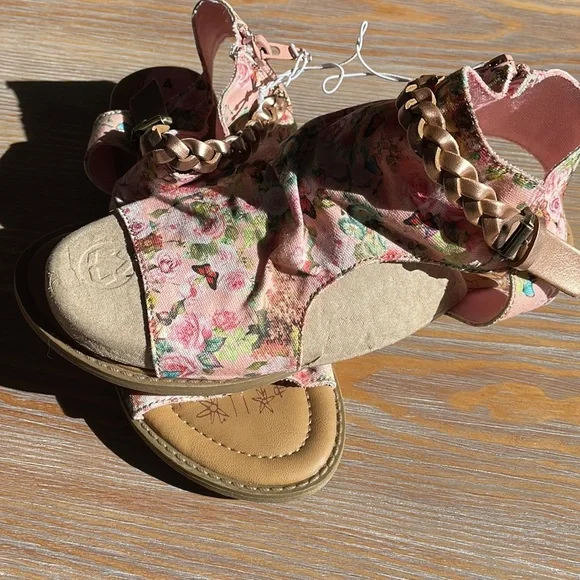 Girls Eva Blowfish sandals (NWT) - Picture 5 of 9